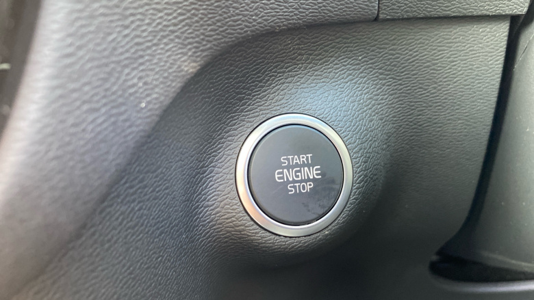 Volvo XC40 2.0 B3P Ultra Dark 5dr Auto Petrol Estate